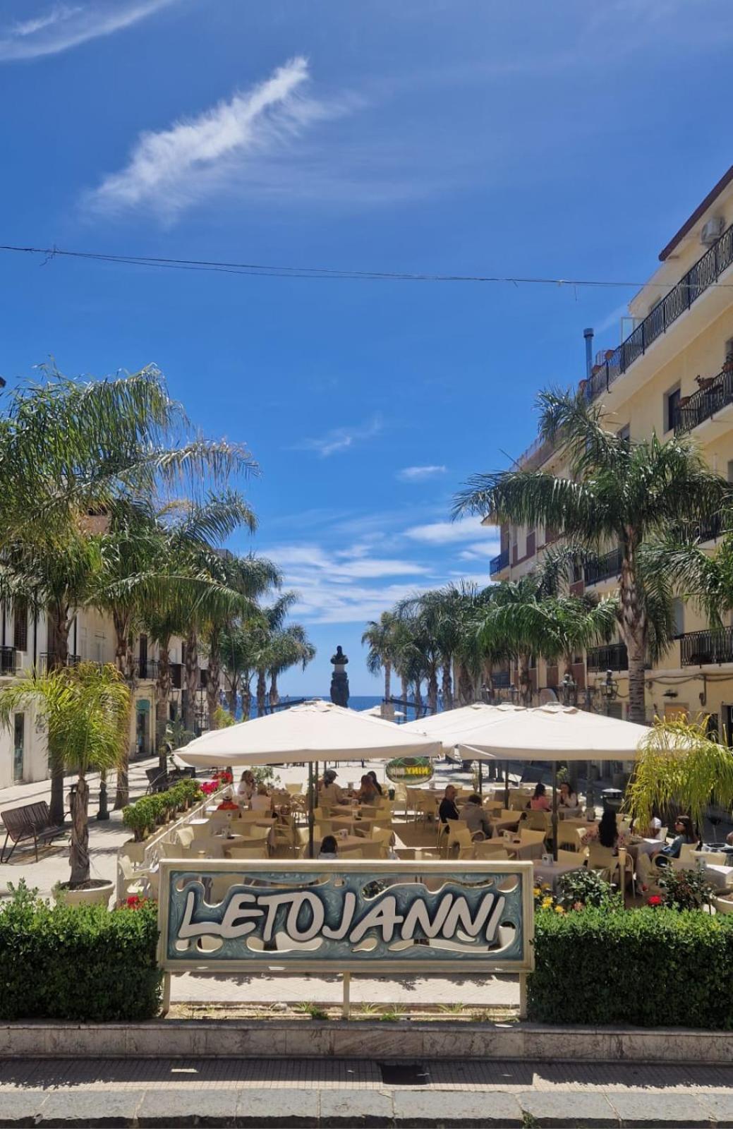 Terrazza Enjoy Apartment Letojanni Exterior photo