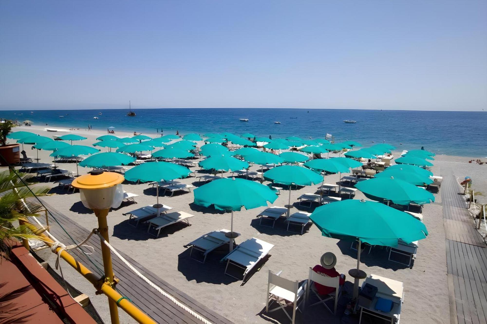 Terrazza Enjoy Apartment Letojanni Exterior photo